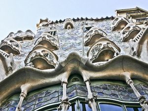 following-footsteps-genius-secret-barcelona-of-gaudi-2